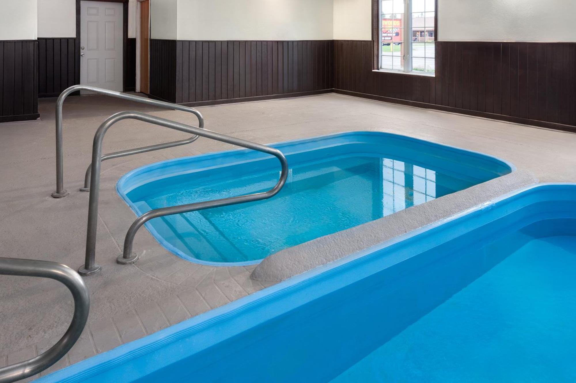 Americinn By Wyndham Eagle River Downtown Bagian luar foto