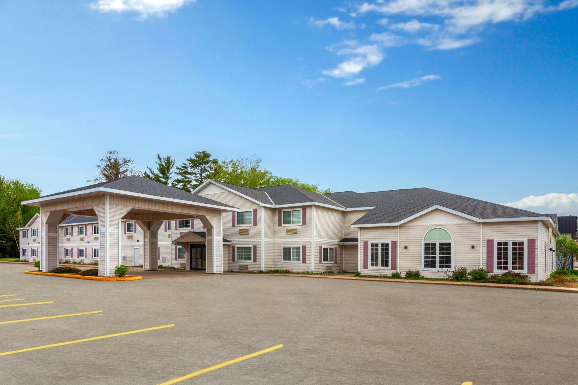 Americinn By Wyndham Eagle River Downtown Bagian luar foto