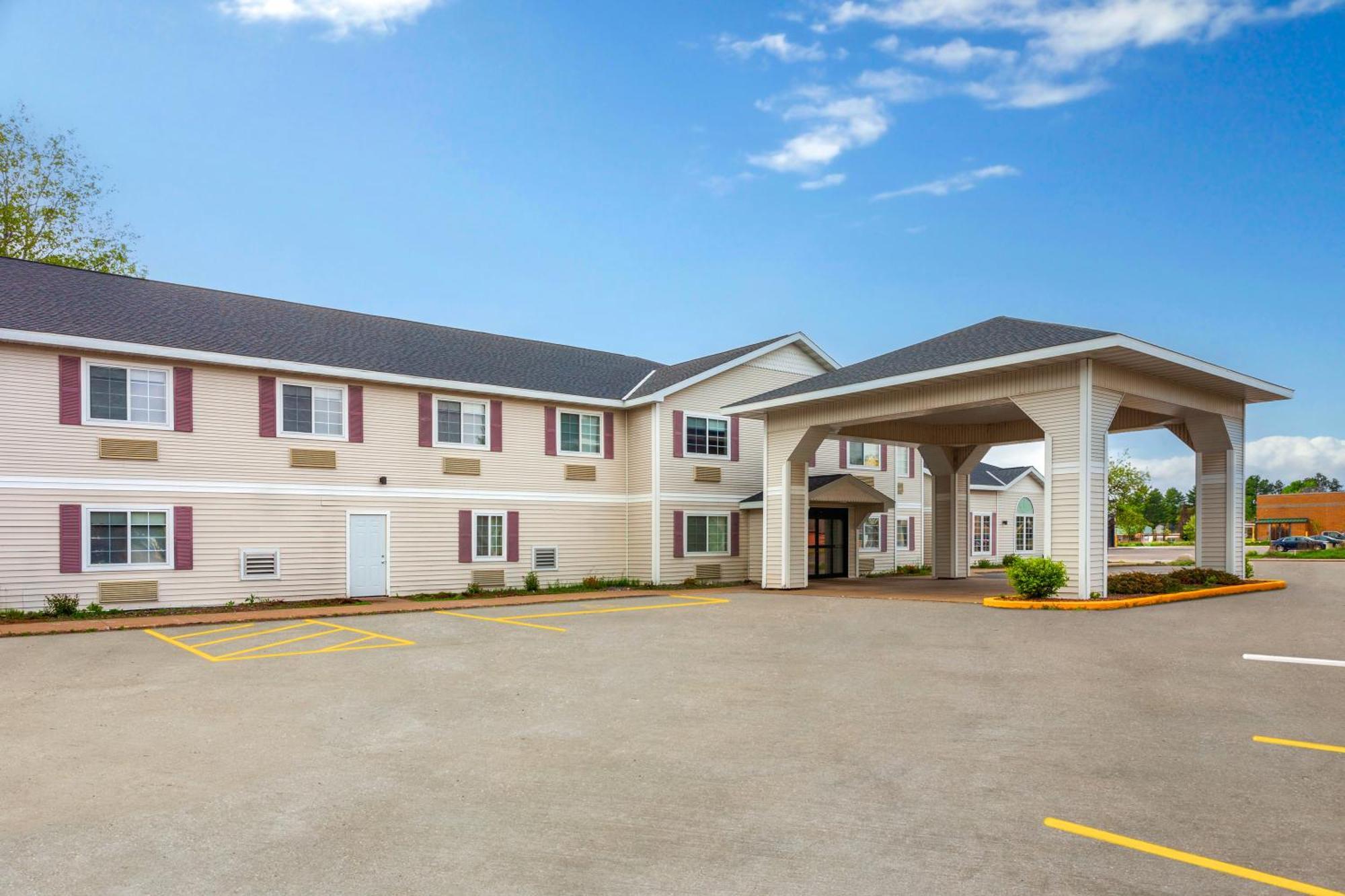Americinn By Wyndham Eagle River Downtown Bagian luar foto