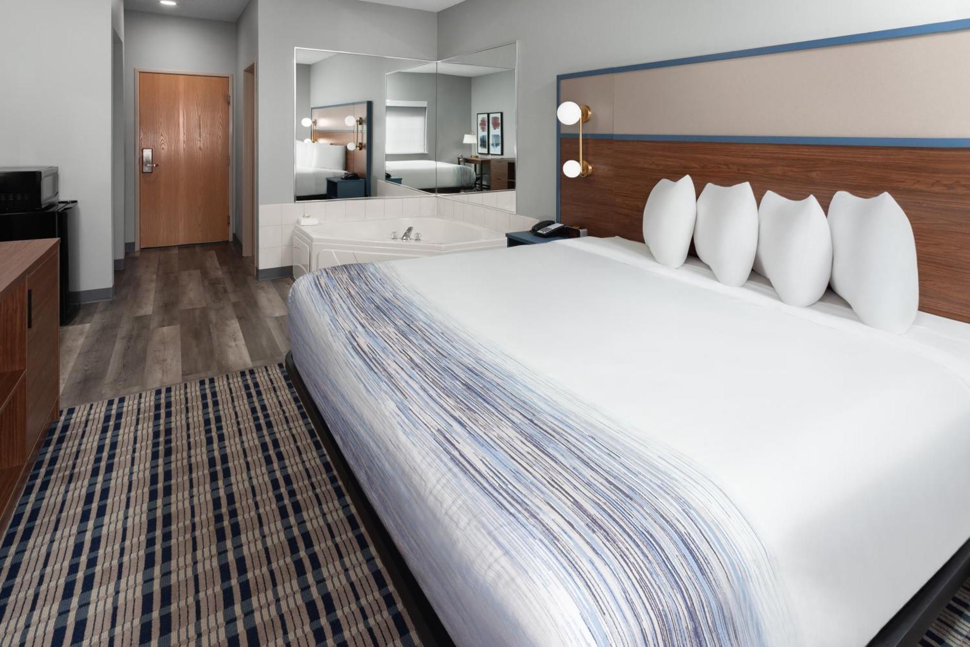 Americinn By Wyndham Eagle River Downtown Bagian luar foto