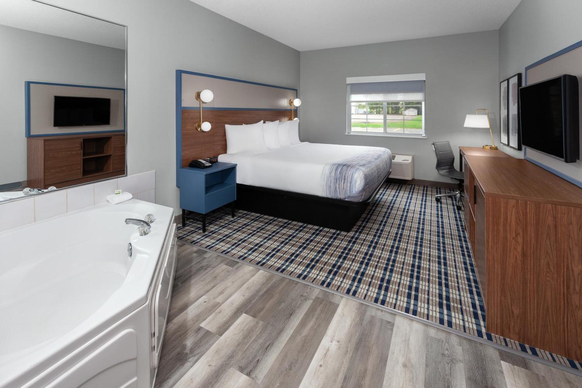 Americinn By Wyndham Eagle River Downtown Bagian luar foto