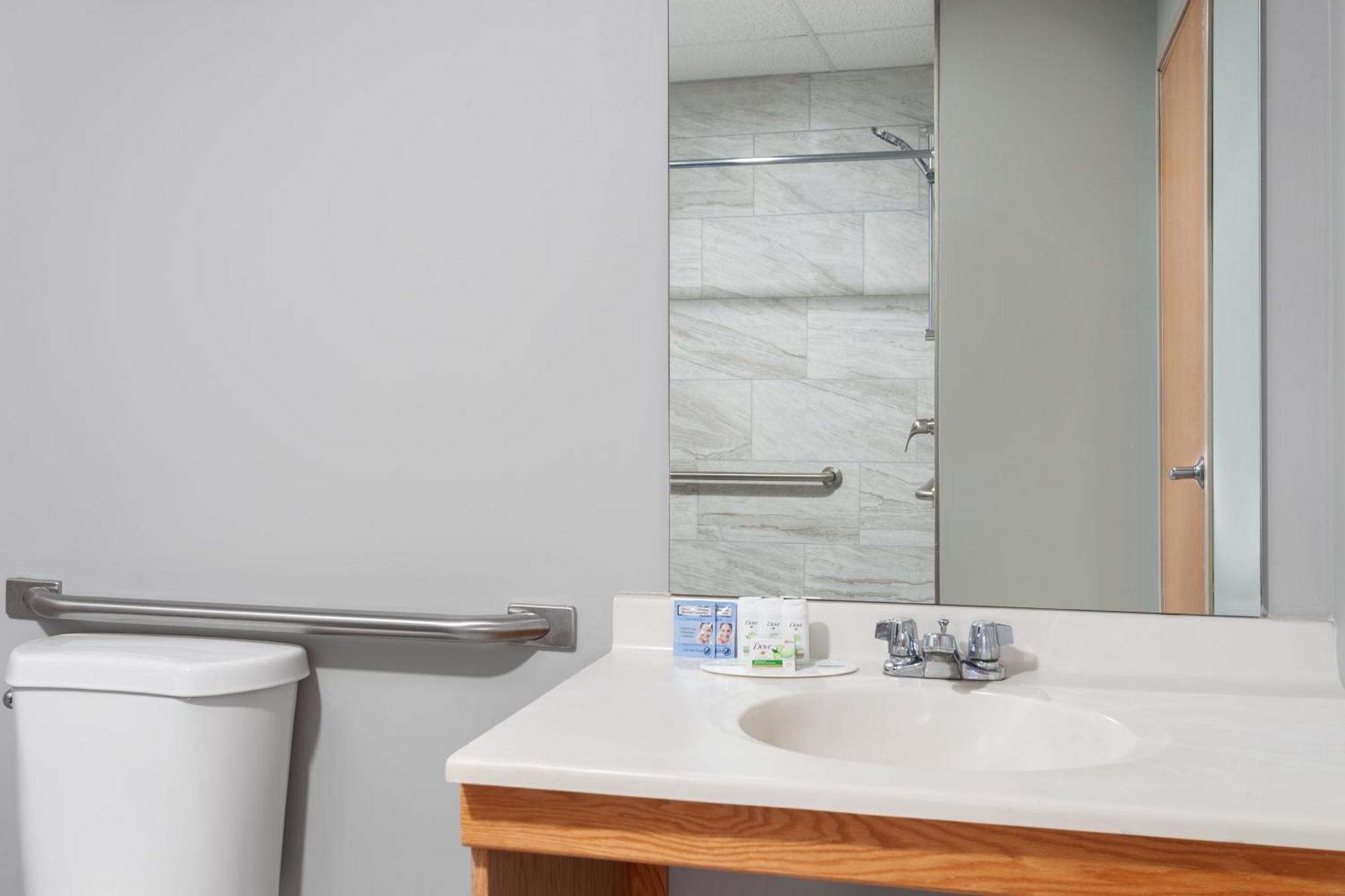 Americinn By Wyndham Eagle River Downtown Bagian luar foto